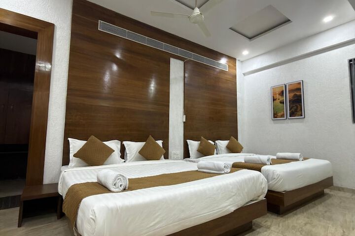 Room 34 of 83