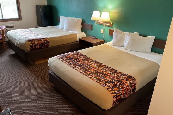 1 Queen Bed (11 of 12)