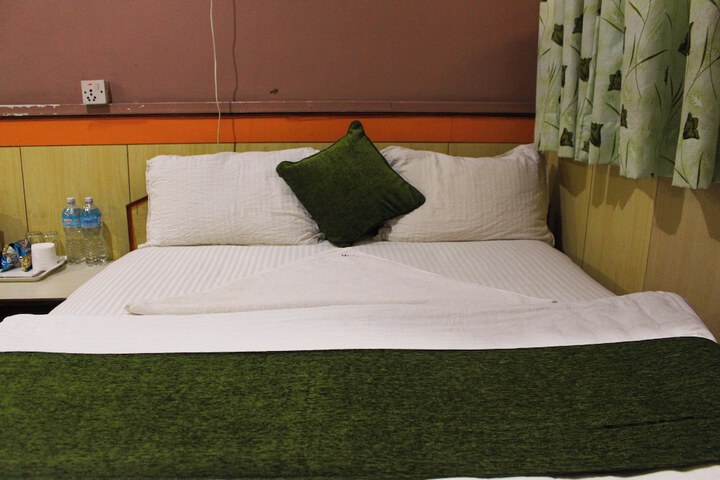 Room 6 of 13