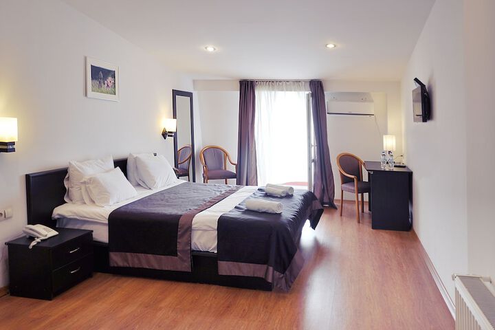 Room 10 of 31