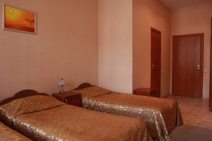 Room 3 of 96