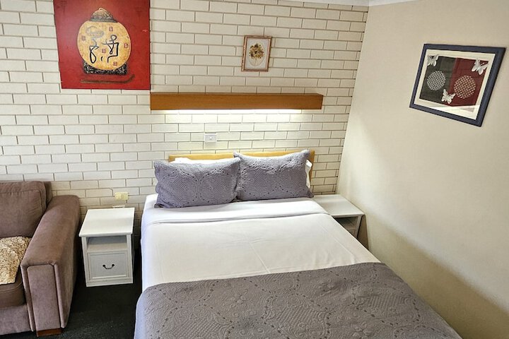 Room 13 of 37