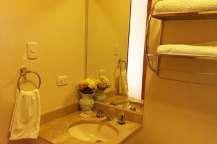 Room 6 of 32