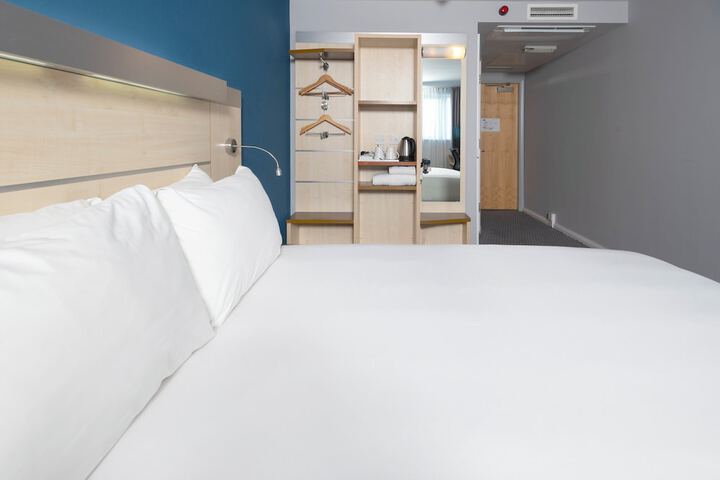 Room 14 of 83