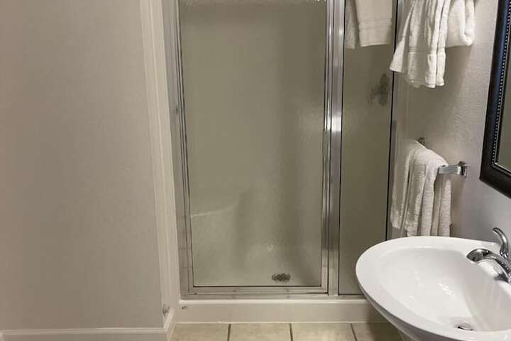 Room 32 of 43