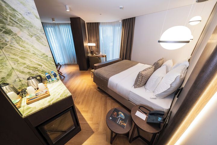 Room 80 of 200