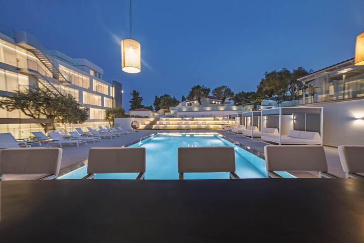 Hotel 98 of 113