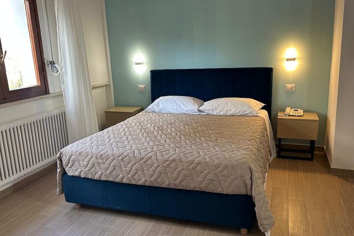 Room 7 of 10