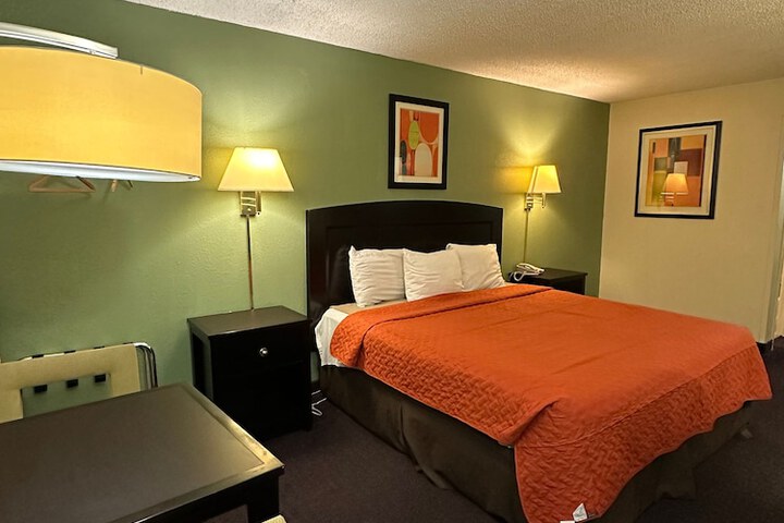1 King Bed (19 of 19)