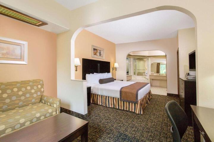 1 King Bed (7 of 19)