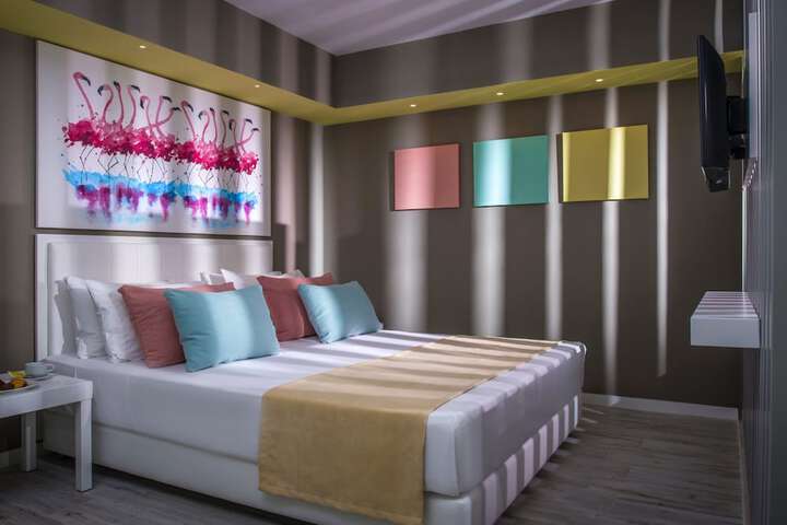 Room 32 of 195