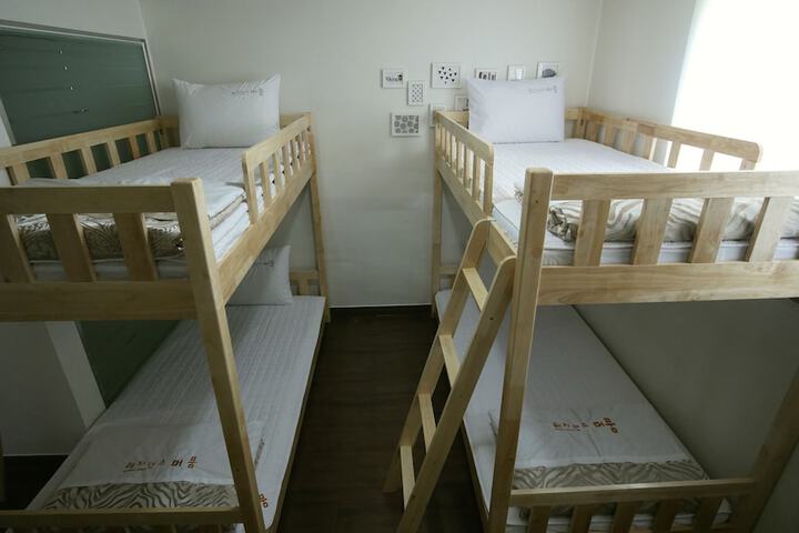 Room 28 of 81