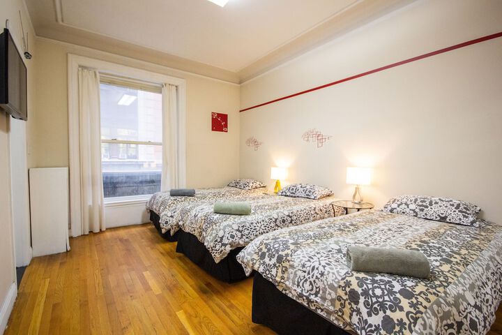 Room 8 of 121