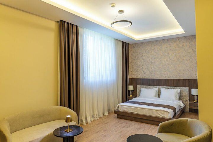 Room 28 of 76