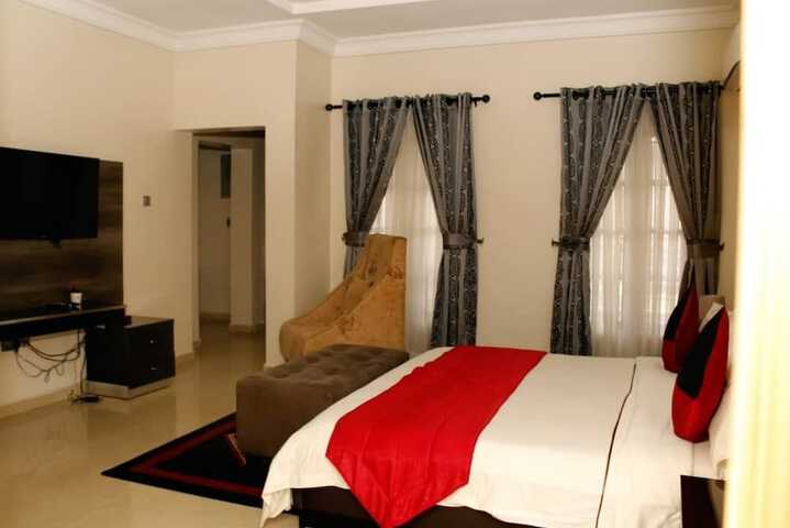 Room 8 of 32