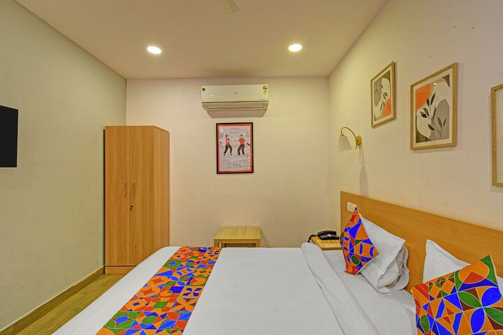 Room 12 of 27