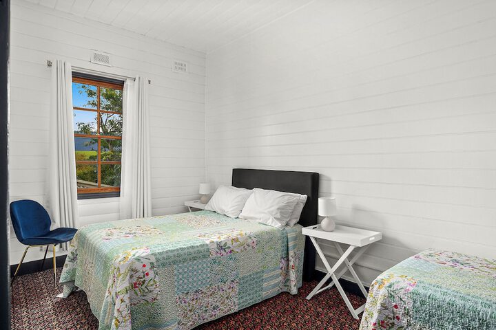 Room 6 of 12