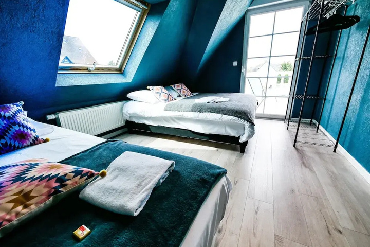 Room 6 of 28