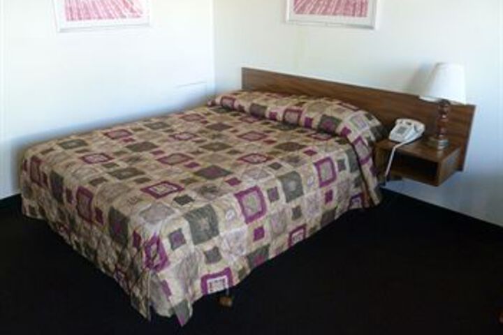 Room 4 of 18