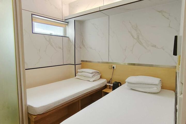 Room 44 of 69