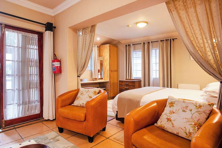 Room 2 of 82