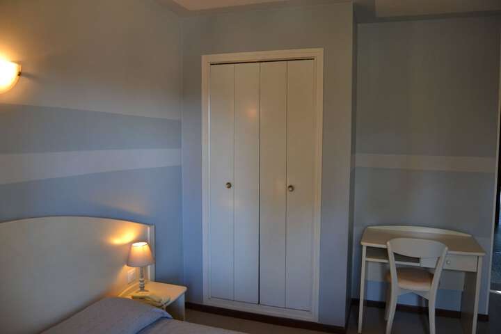 Room 9 of 34