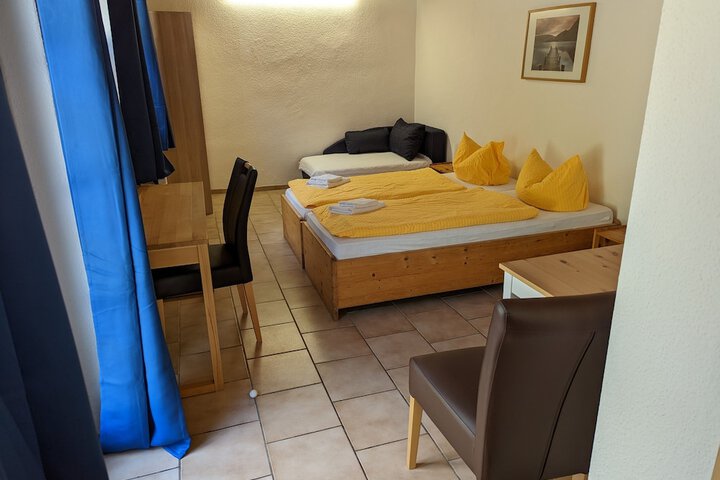 Room 4 of 39