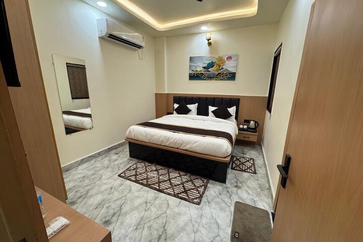 Room 9 of 31