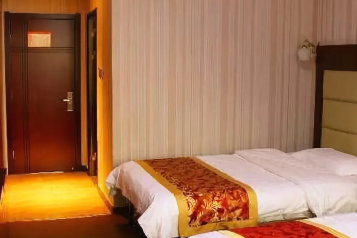 Room 2 of 9
