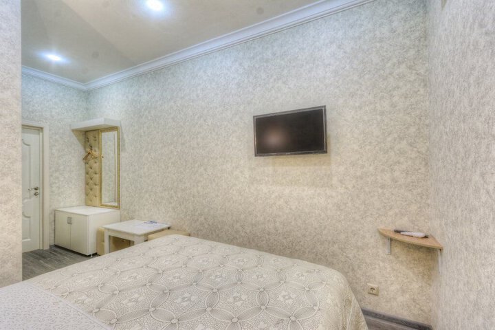 Room 3 of 27