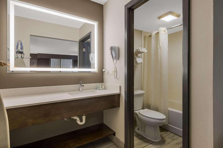 2 Double Beds (5 of 6)