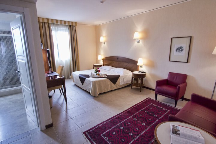 Room 16 of 41