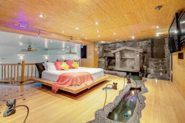 Image of Stunning One of a Kind Tropical Zen Paradise!