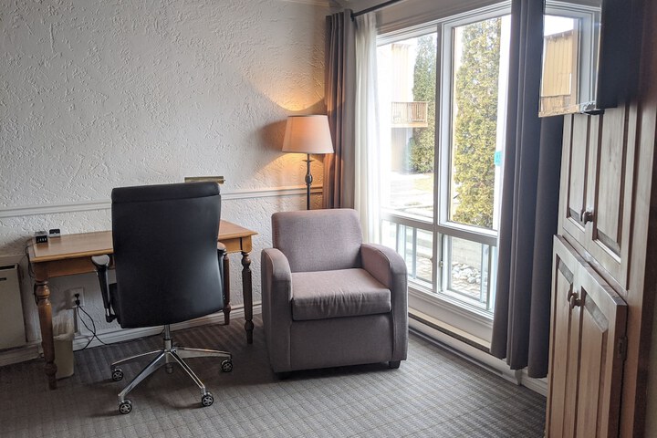 Standard Room, King or Two Doubles (10 of 12)