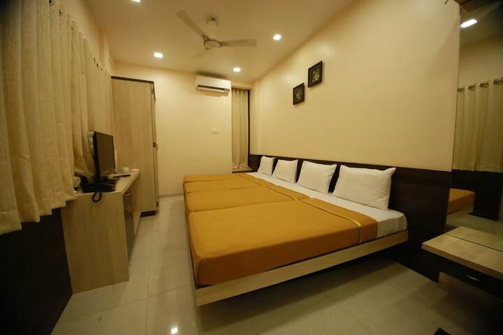 Room 19 of 33