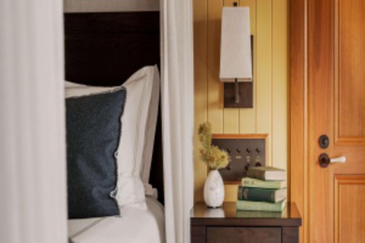 Room 571 of 706