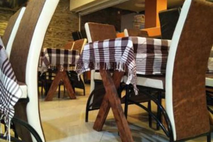Dining 7 of 10