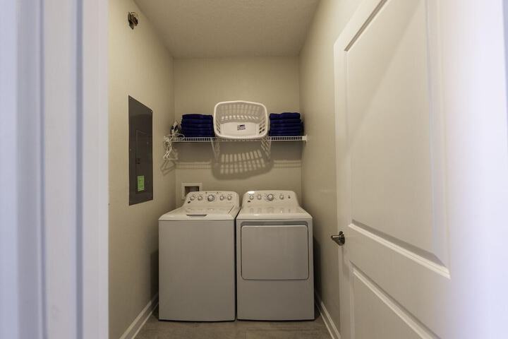 Laundry 20 of 32