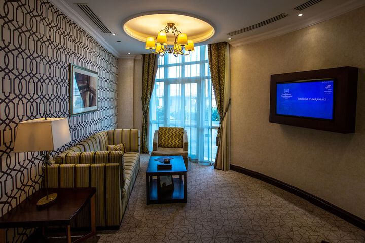 Room 44 of 208
