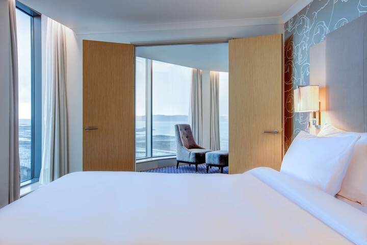 Room 43 of 118