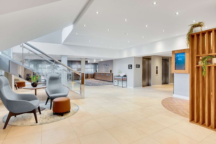 Entrance & Lobby