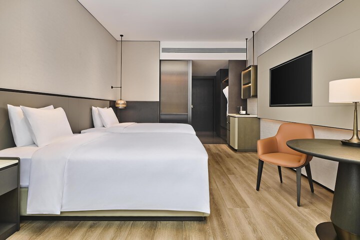 Room 50 of 93