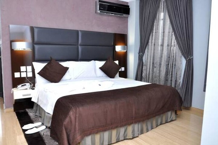 Room 7 of 34