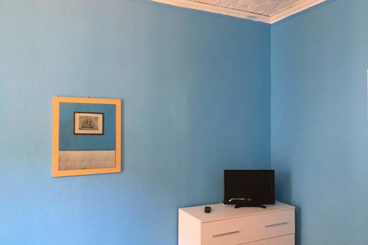 Room 12 of 18