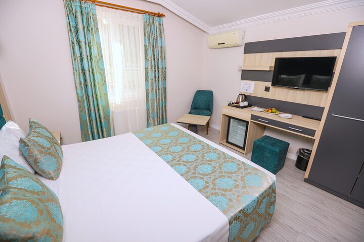 Room 16 of 33