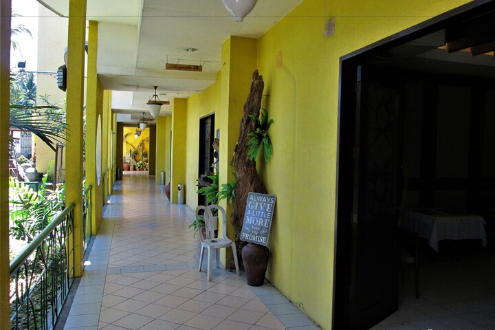 Ballroom/Hall 33 of 42