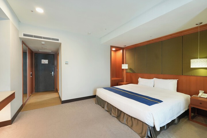 Room 11 of 35