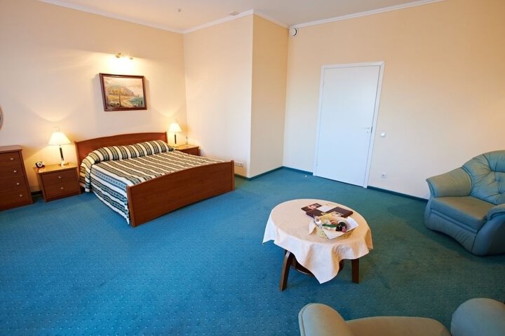 Room 17 of 60
