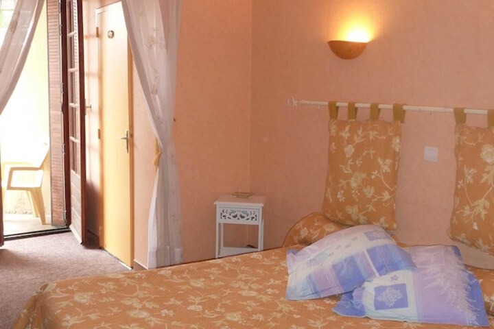 Room 3 of 25