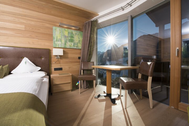 Room 34 of 100